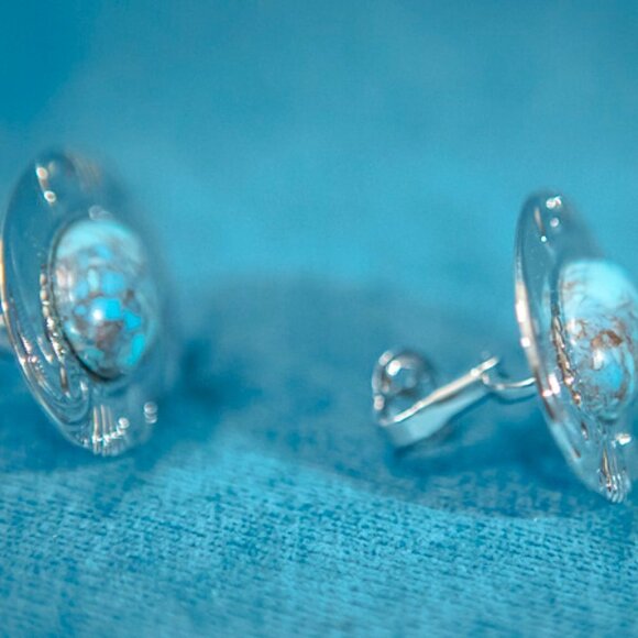 BEAUTIFUL VINTAGE Oval Polished Silver Tone Metal Clip On Earrings w Tur… - Picture 9 of 9